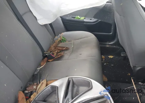 2019 Honda Civic Lx z USA, uszkodzony, nr VIN 19XFC2F6XKE031890